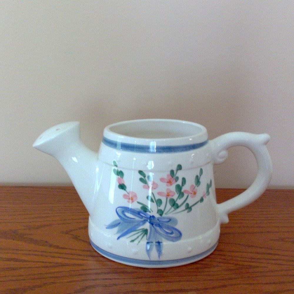 Vintage Ceramic Watering Can Vase 1 quart - Picture 3 of 9